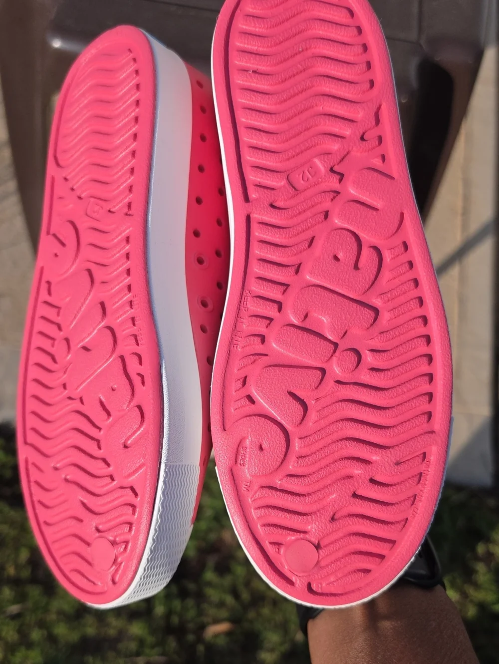 Native Shoes Kids' Jefferson Big Girl Sz J2 SlipOn Shoe Dazzle Pink Shell White